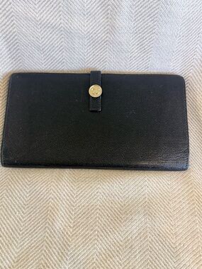 CHANEL Coco Button Long Wallet/ L- Yen Wallet. Authentic 💯